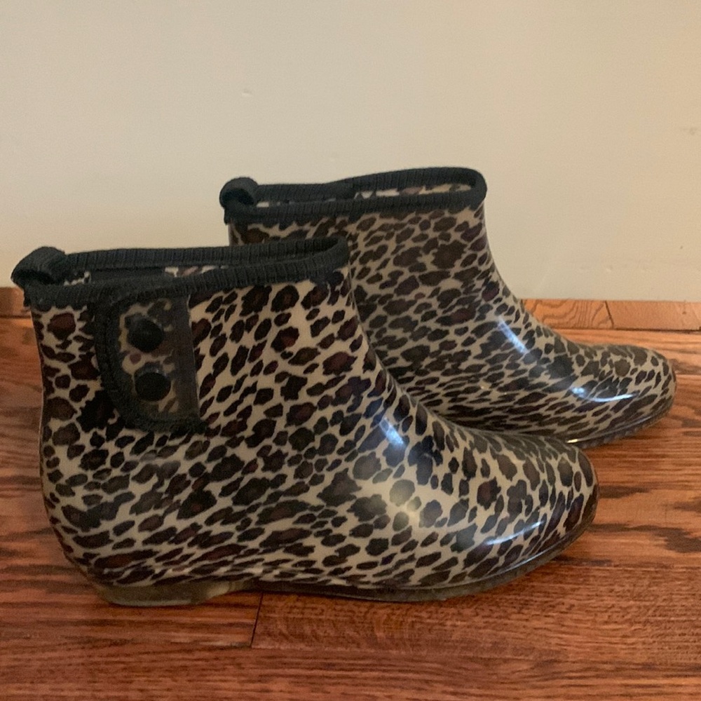 Cheetah / leopard print rain boot